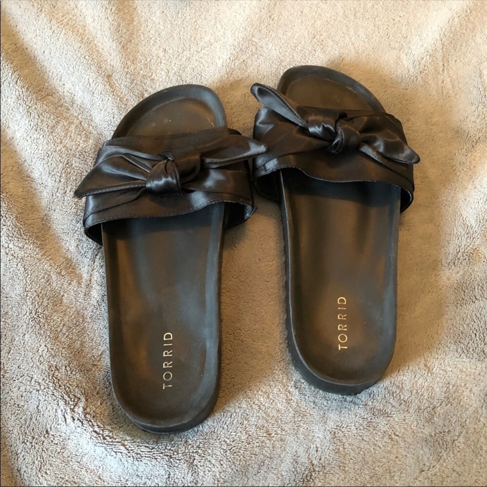Torrid 11 satin bow slides
